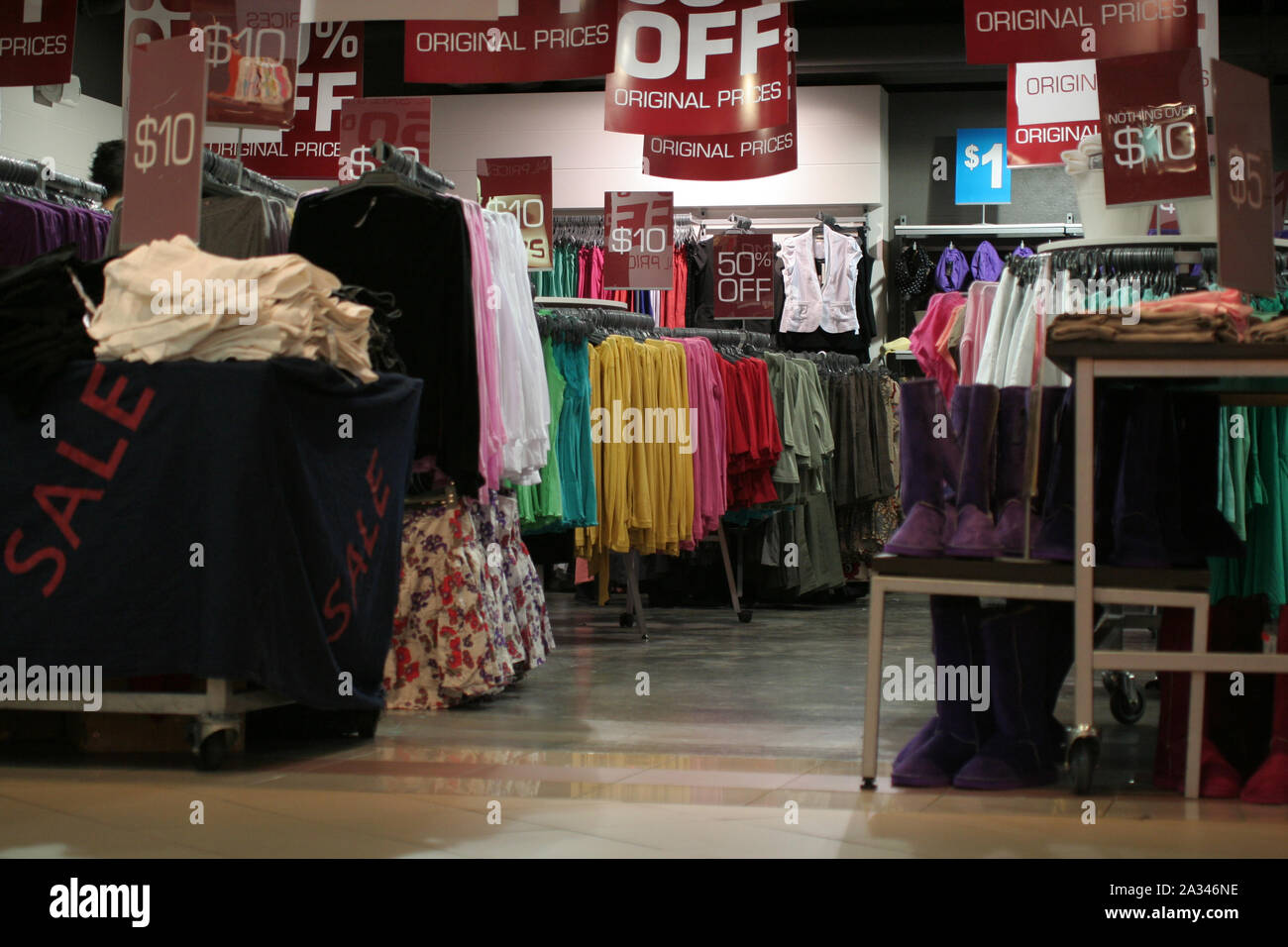 Clothing outlet hi-res stock photography and images - Alamy