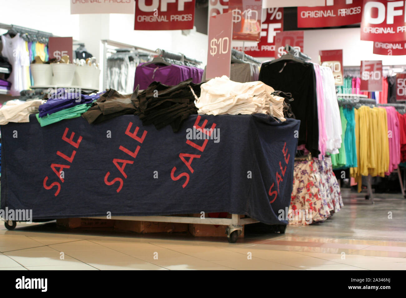 Clothing outlet hi-res stock photography and images - Alamy