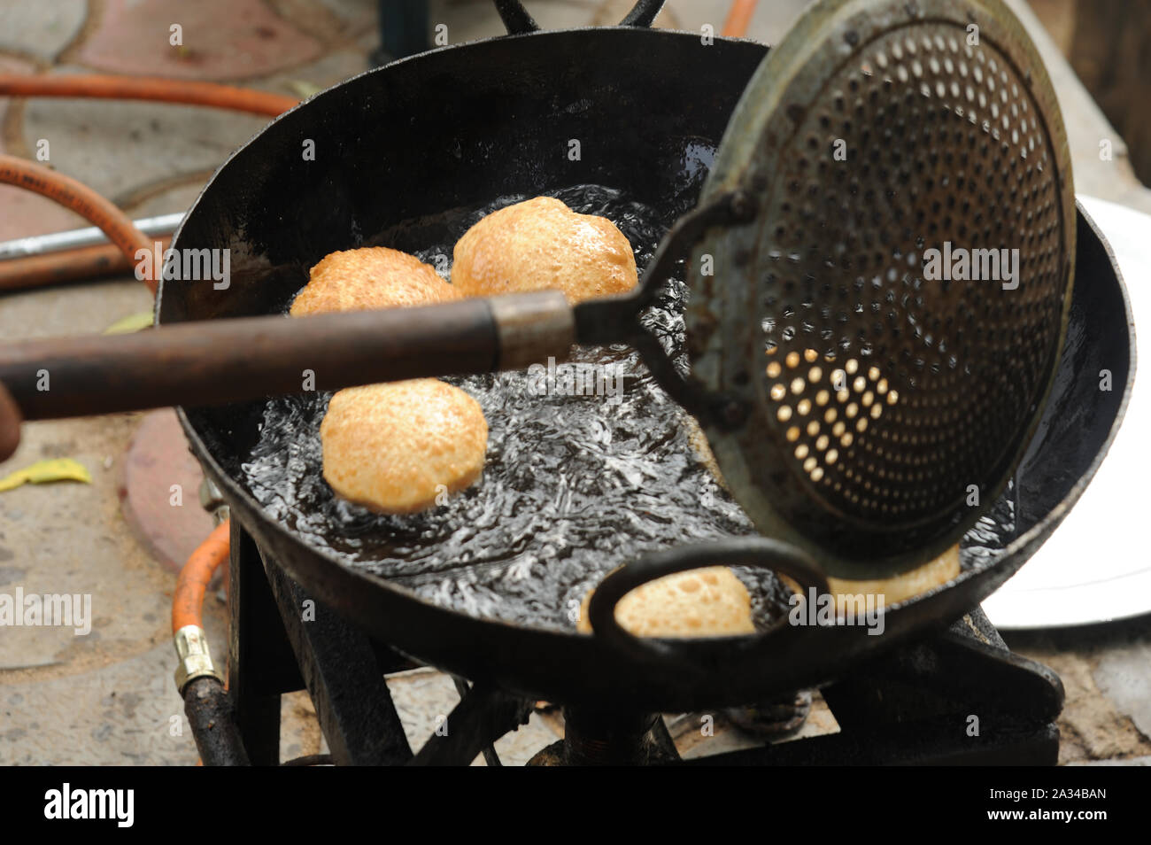 Indian Traditional Food Puri / poori deep Fried in Oil Testy indian Bread Stock Photo Alamy