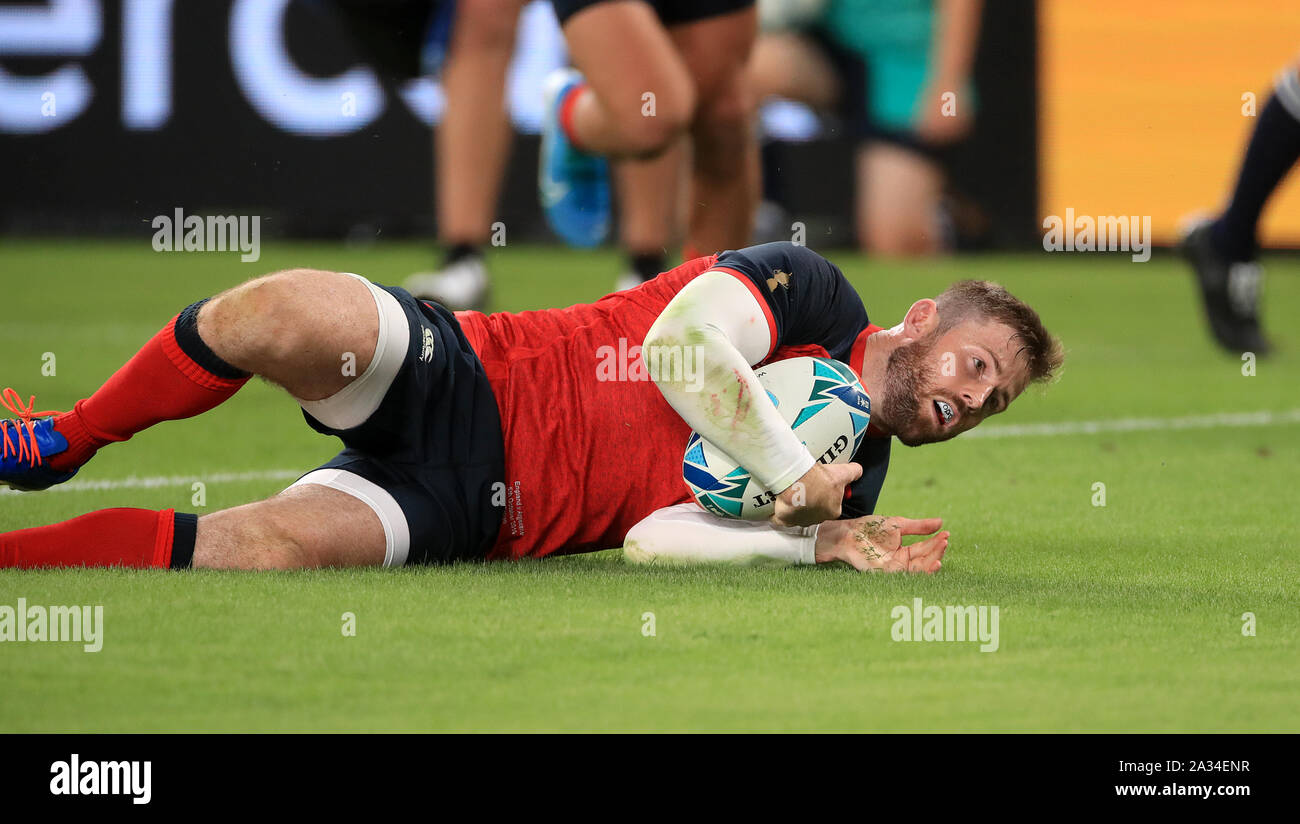 England's Elliot Daly scores his side's second try during the 2019 ...