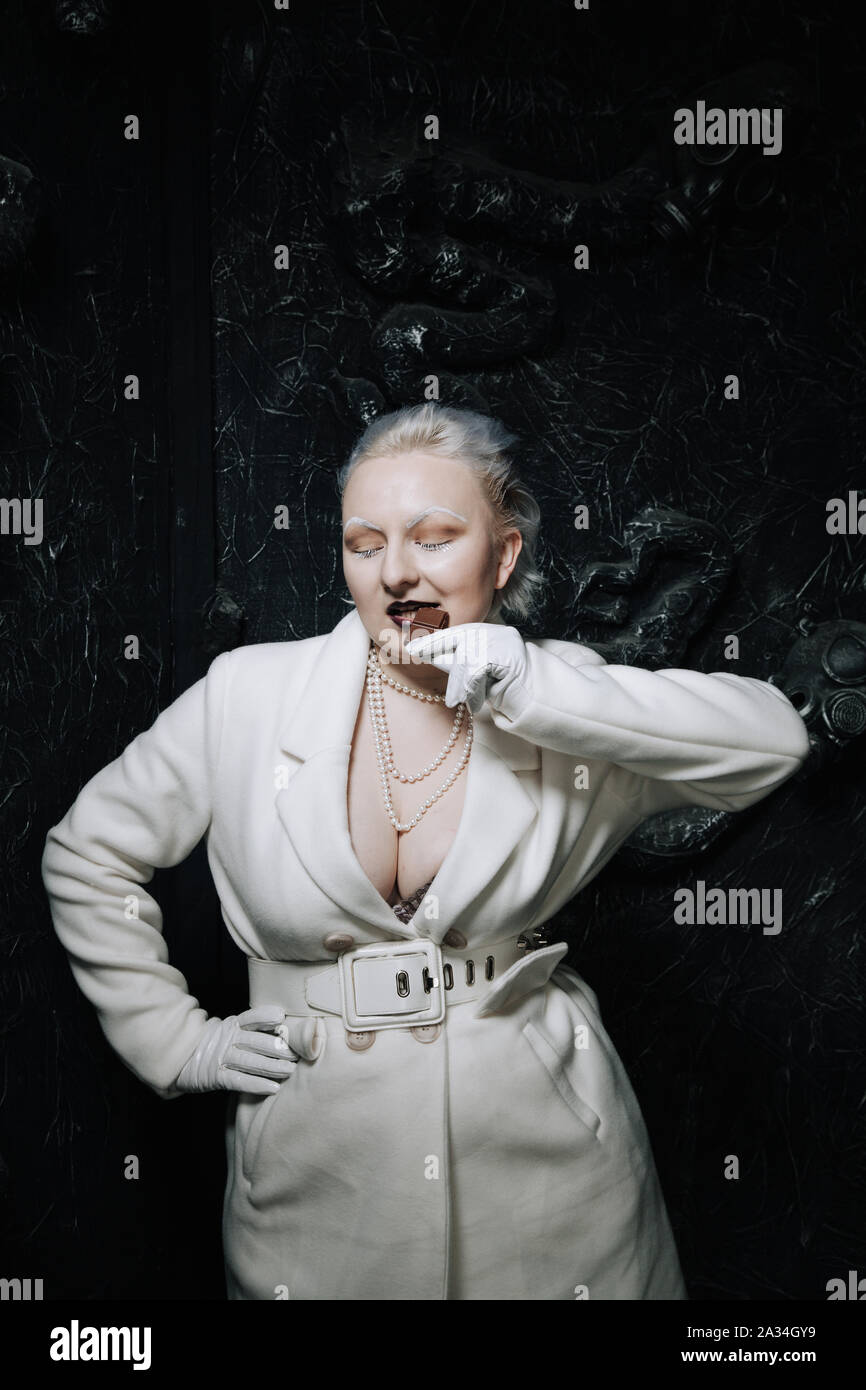 Young Freak Plus Size Albino Woman Greedily Eats And Love