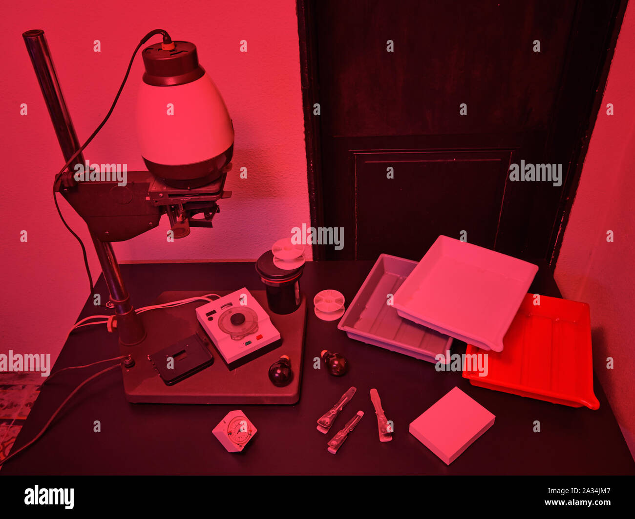 Photo enlarger in dark room hires stock photography and images Alamy