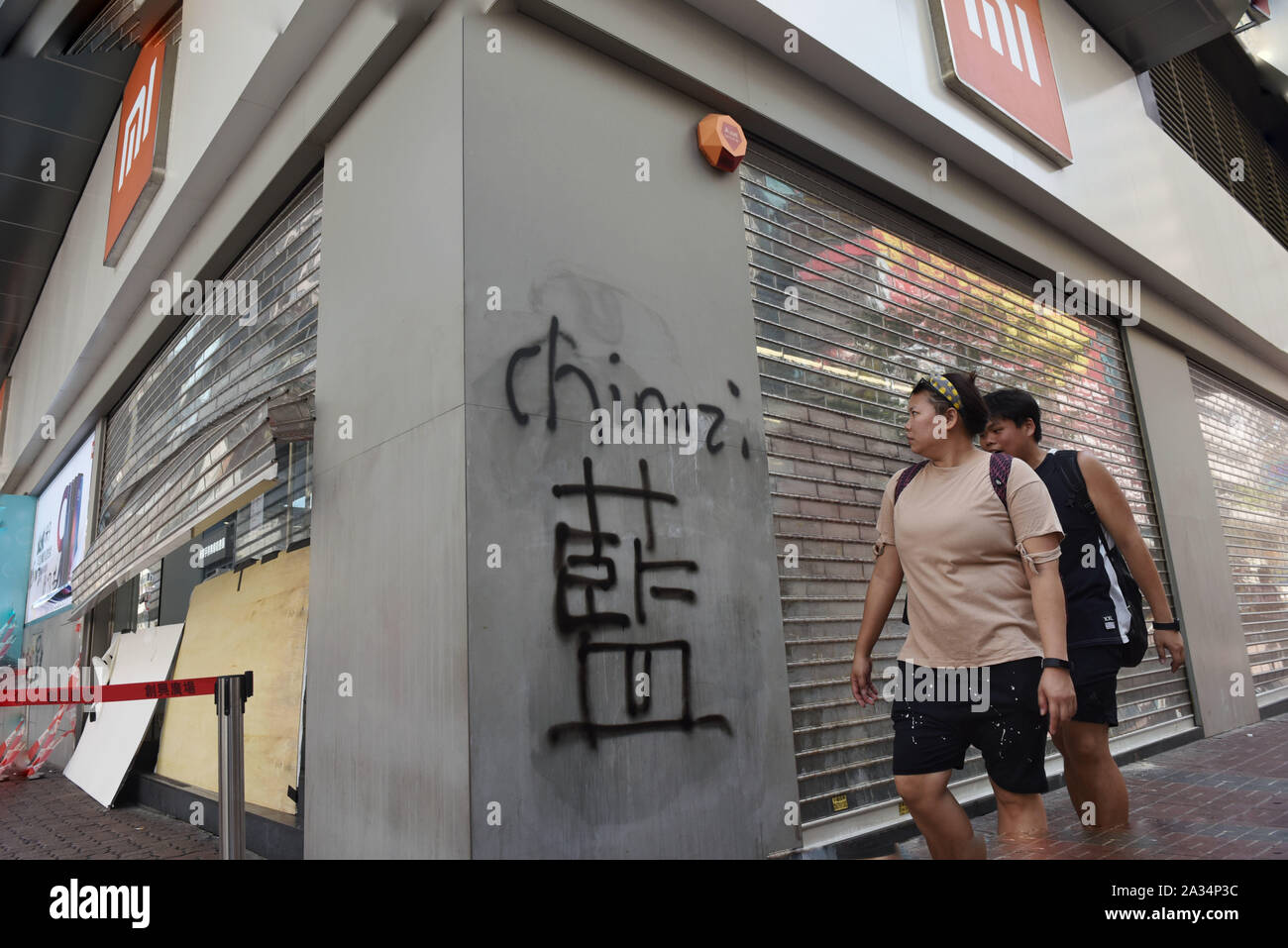 Hong Kong, China. 05th Oct, 2019. A vandalised Chinese multinational technology company, Xiaomi flagship store a day after Hong Kong government invoked emergency powers to ban masks at demonstrations, a direct stance against protesters moving forward in Hong Kong. Credit: SOPA Images Limited/Alamy Live News Stock Photo