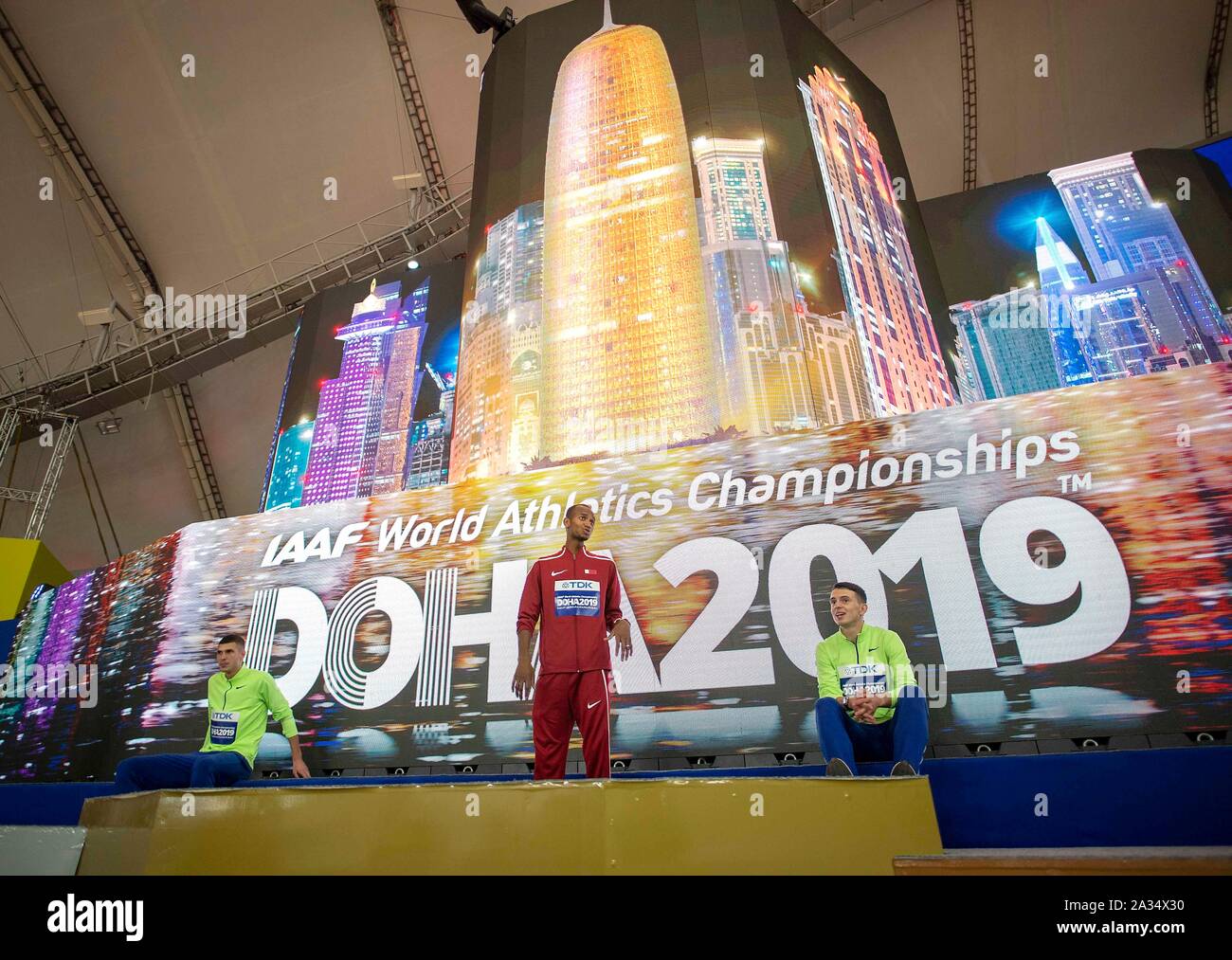 Doha, Qatar. 04th Oct, 2019. curious situation in the victory relay, the athletes are already on the stage, then the honor is canceled, vr Ilya Ivanyuk (ANA/RUS/3rd place), winner Mutaz Essa BARSHIM (QAT/1st place), Mikhail Akimenko (ANA/RUS/2nd place), award ceremony High jump of men, on 04.10.2019 World Athletics Championships 2019 in Doha/Qatar, from 27.09. - 10.10.2019. | Usage worldwide Credit: dpa/Alamy Live News Stock Photo
