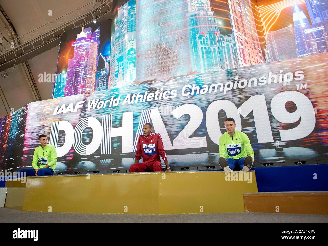Doha, Qatar. 04th Oct, 2019. curious situation in the victory relay, the athletes are waiting on the stage, then the honor is canceled, vr Ilya Ivanyuk (ANA/RUS/3rd place), winner Mutaz Essa BARSHIM (QAT/1st place), Mikhail Akimenko (ANA/RUS/2nd place), award ceremony high jump of the men, on 04.10.2019 World Championships 2019 in Doha/Qatar, from 27.09. - 10.10.2019. | Usage worldwide Credit: dpa/Alamy Live News Stock Photo