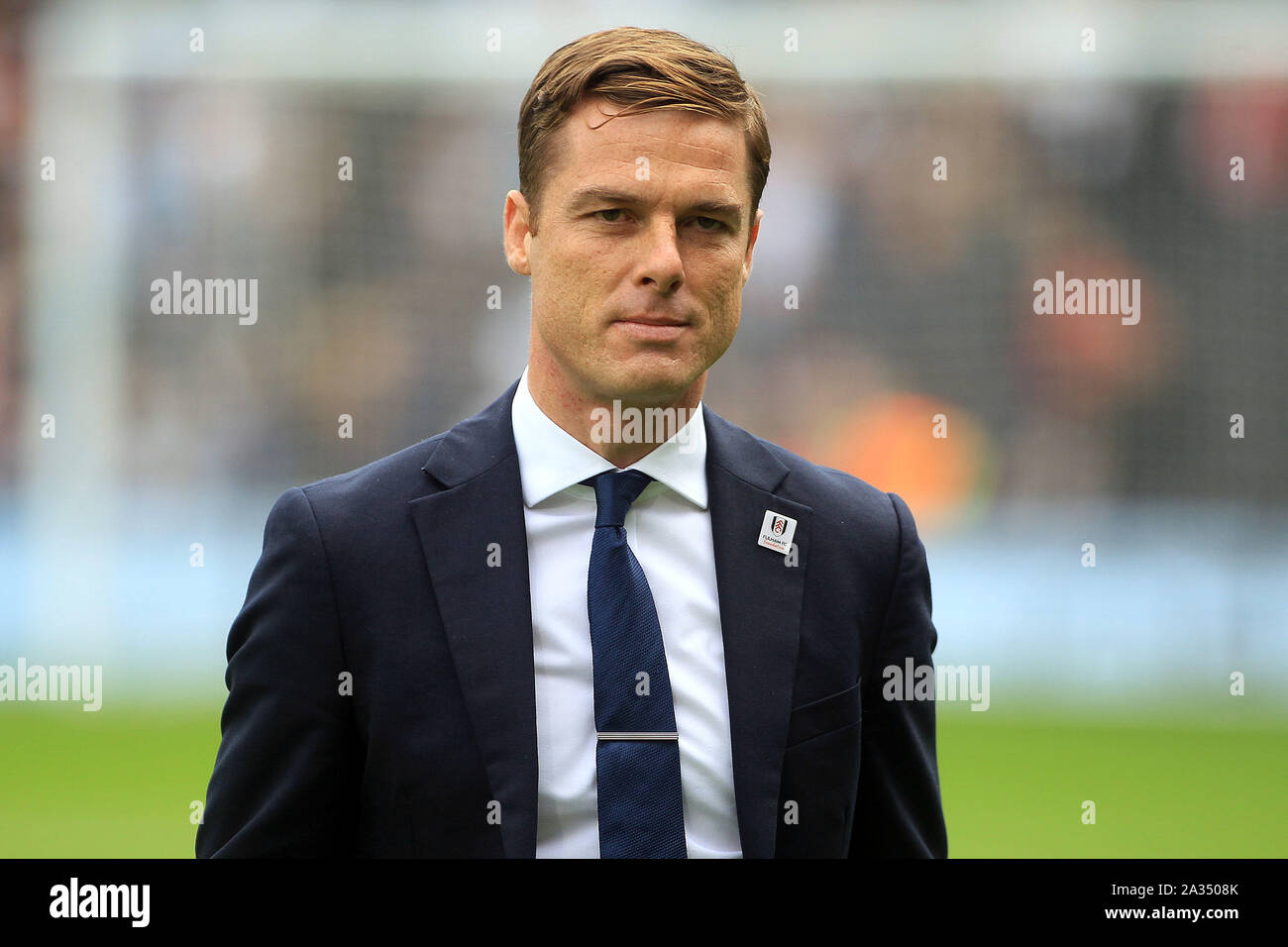 Serveur Fauteuil Chef Fulham New Coach Fragile Relation Amicale Meurtrier