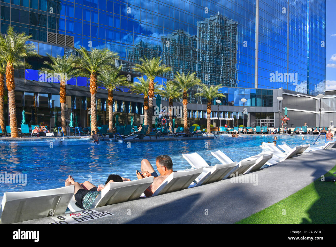 Planet hollywood las vegas pool hi-res stock photography and images - Alamy