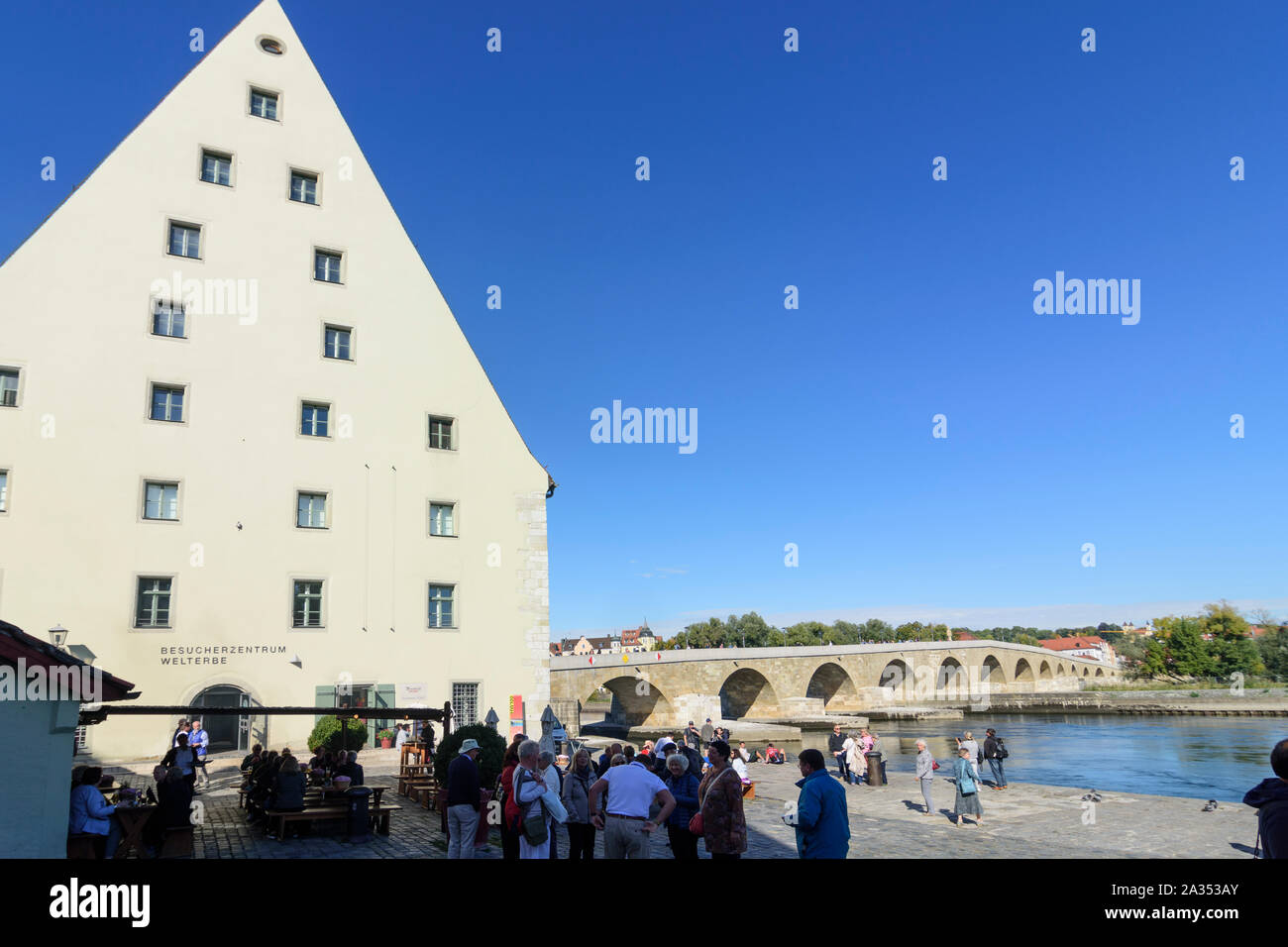 Page 2 - Regensburg Steinerne Brücke High Resolution Stock Photography and  Images - Alamy