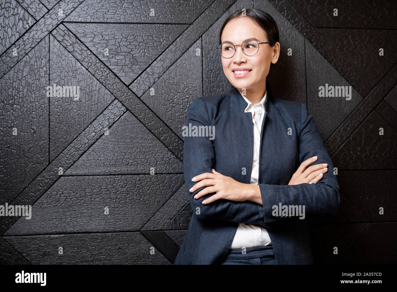 Women smiling with confidence hi-res stock photography and images - Alamy