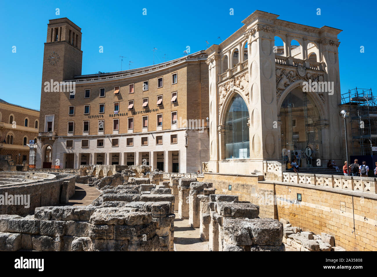 Roman amphitheatre (Anfiteatro romano di Lecce) and Sedile Palace (Palazzo de Seggio) in Piazza Sant'Oronzo in Lecce, Apulia (Puglia), Southern Italy Stock Photo