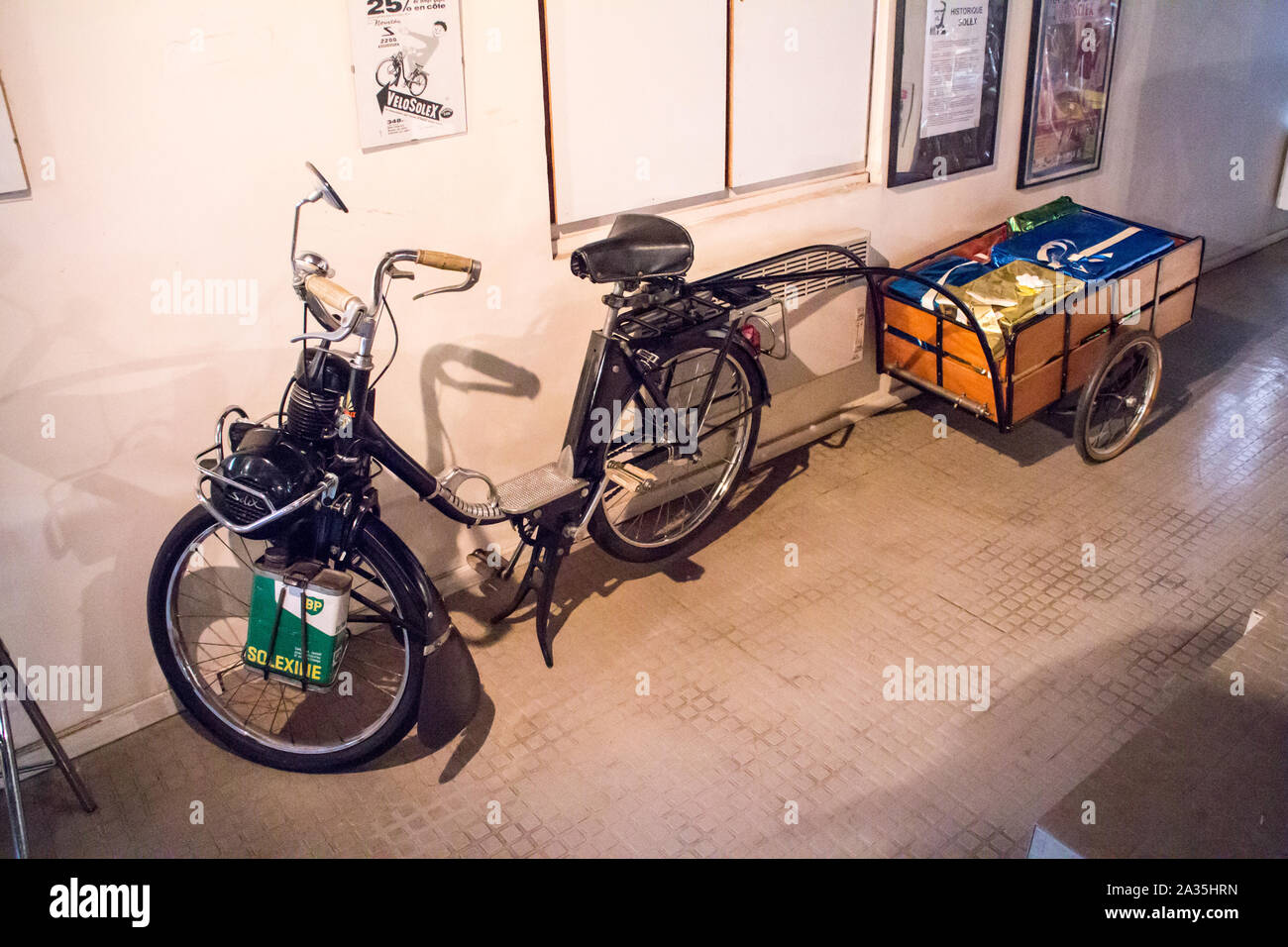 Musée de la Moto à Marseille (France) Motobike Museum in Marseilles : Moped Velosolex (France) 1946-1988 Stock Photo