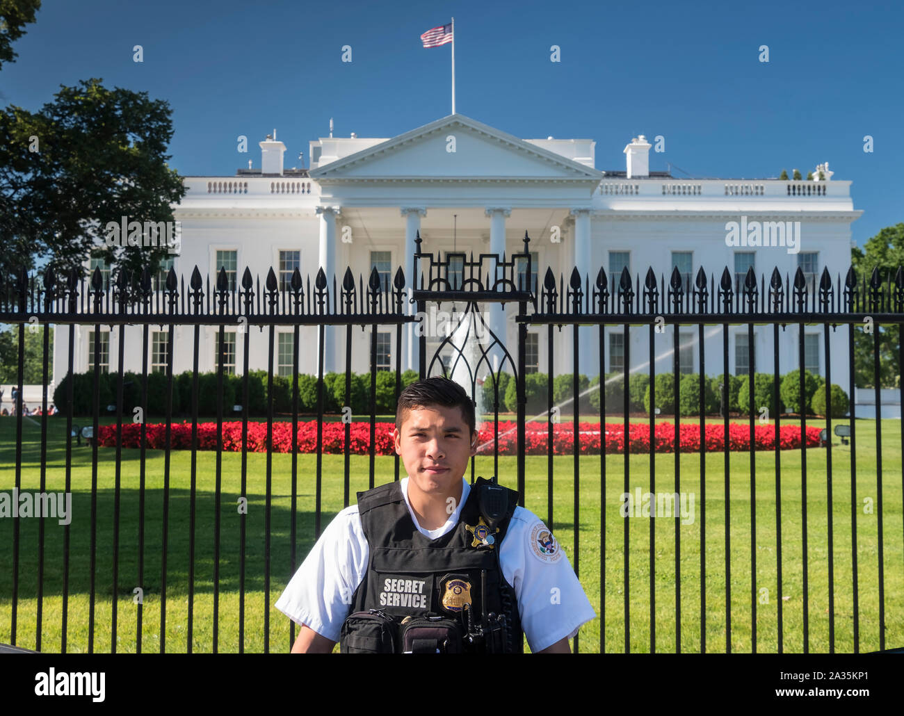 Secret Service Agent Guarding The White House, Washington DC, USA Stock Photo
