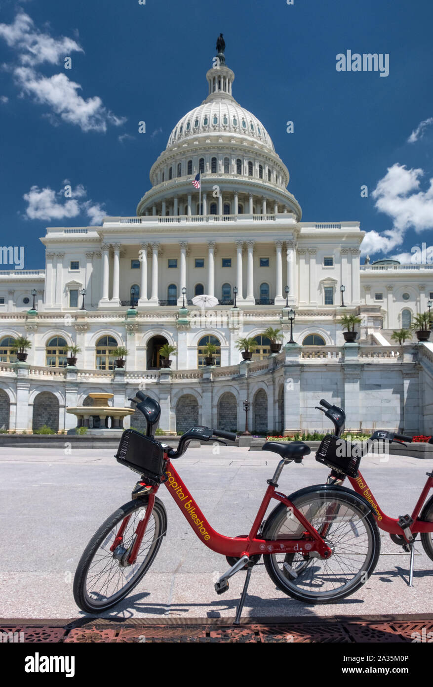 Capital Bikeshare Bicycles in front of the US Capitol Building, Capitol Hill, Washington DC, USA Stock Photo