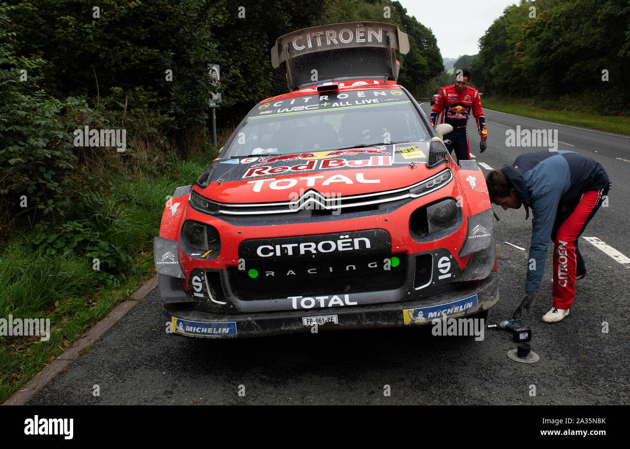 , Powys, Wales, UK. 05th Oct 2019. Wales Rally GB 2019, Seb Ogier and Juien Ingrassia, tyre change on the A470 at Llanidloes, Newtown, Powys, Wales, Alamy Lives News/Bob Sharples Credit: Bob Sharples/Alamy Live News Stock Photo