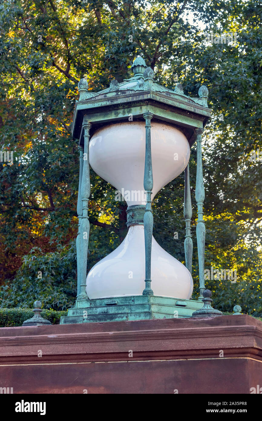 Giant antique lamps near Aetna ,world largest Colonial Building