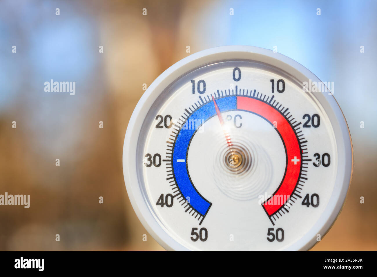 Outdoor thermometers hi-res stock photography and images - Alamy