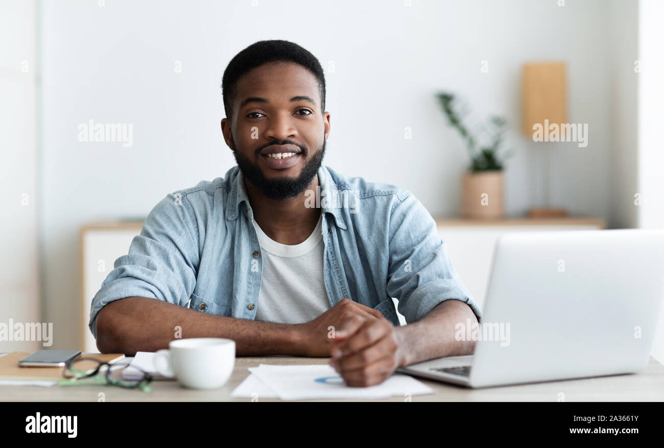 American worker hi-res stock photography and images - Alamy