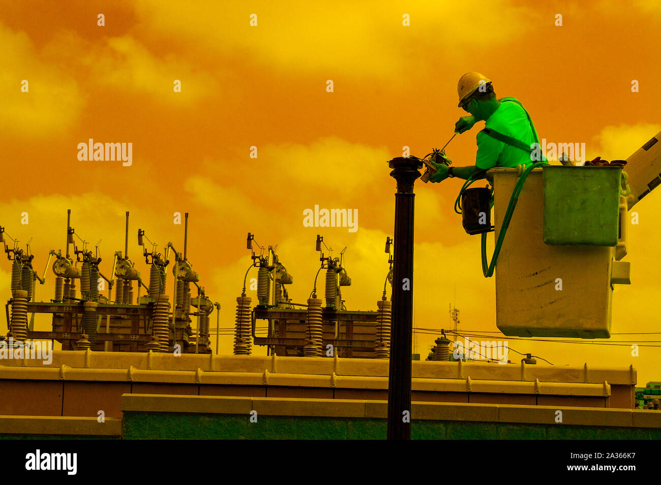 Electric utility worker in lift bucket Stock Photo Alamy