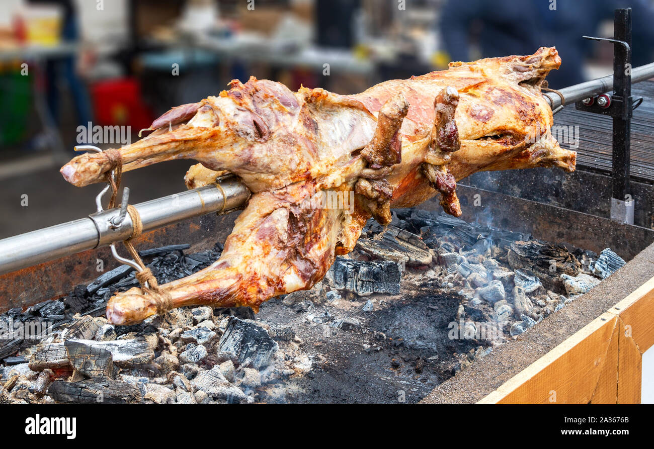 Page 2 Spit Roast Sheep High Resolution Stock Photography And Images Alamy