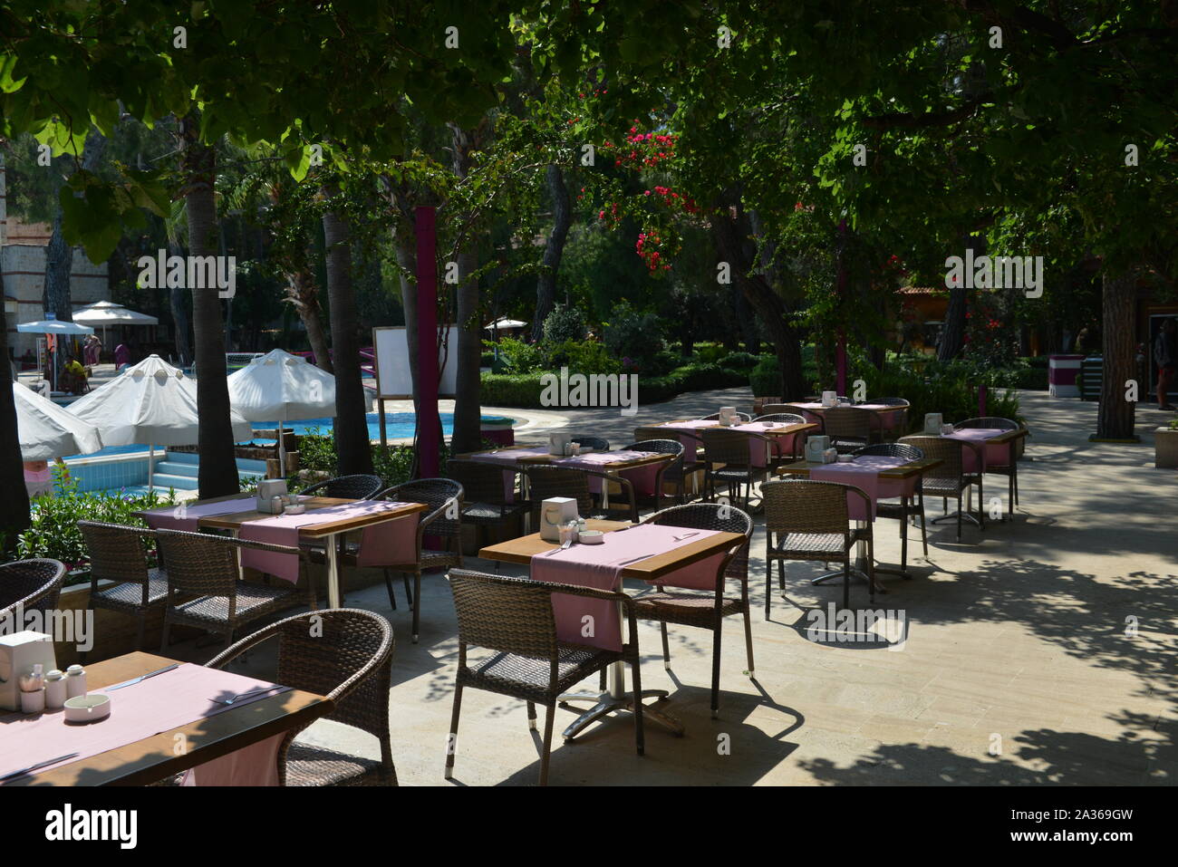 Table and chairs by the pool Stock Photo Alamy
