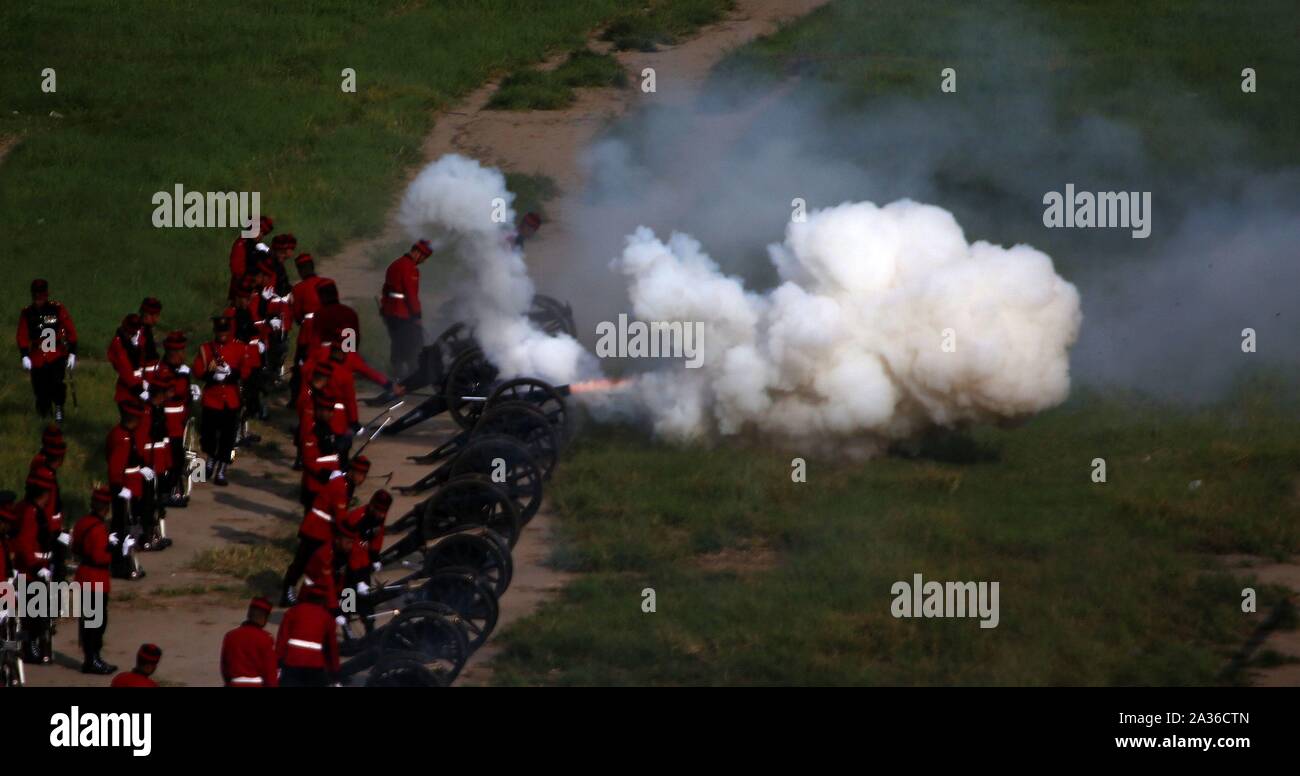 Kathmandu, Nepal. 05th Oct, 2019. Army personnel fire canon shots in
