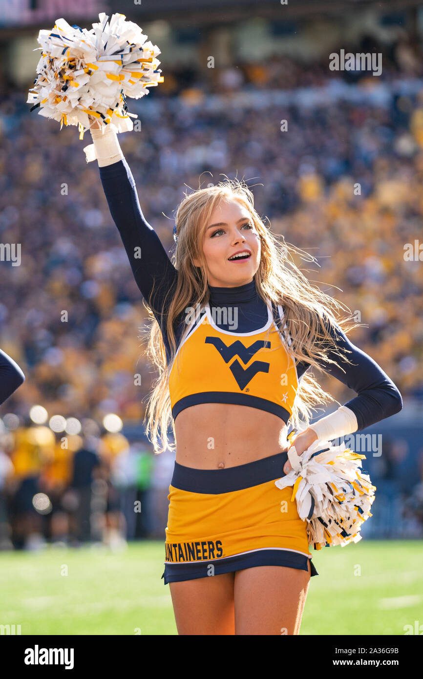 Wvu mountaineers cheerleader hires stock photography and images Alamy
