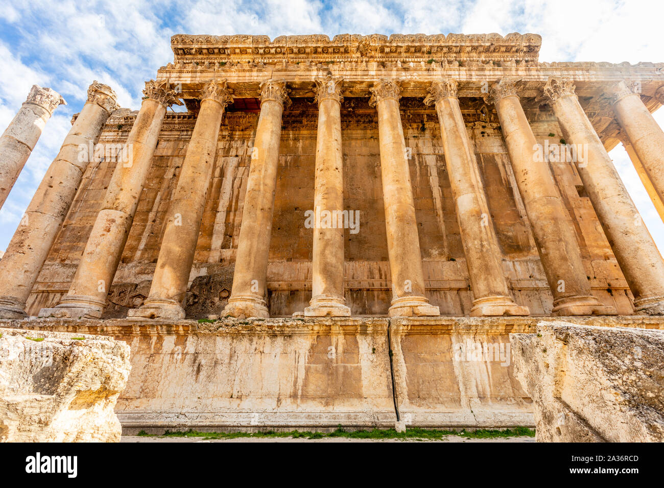 Columns of ancient Roman temple of Bacchus and blue sky in the background, Beqaa Valley, Baalbeck, Lebanon Stock Photo