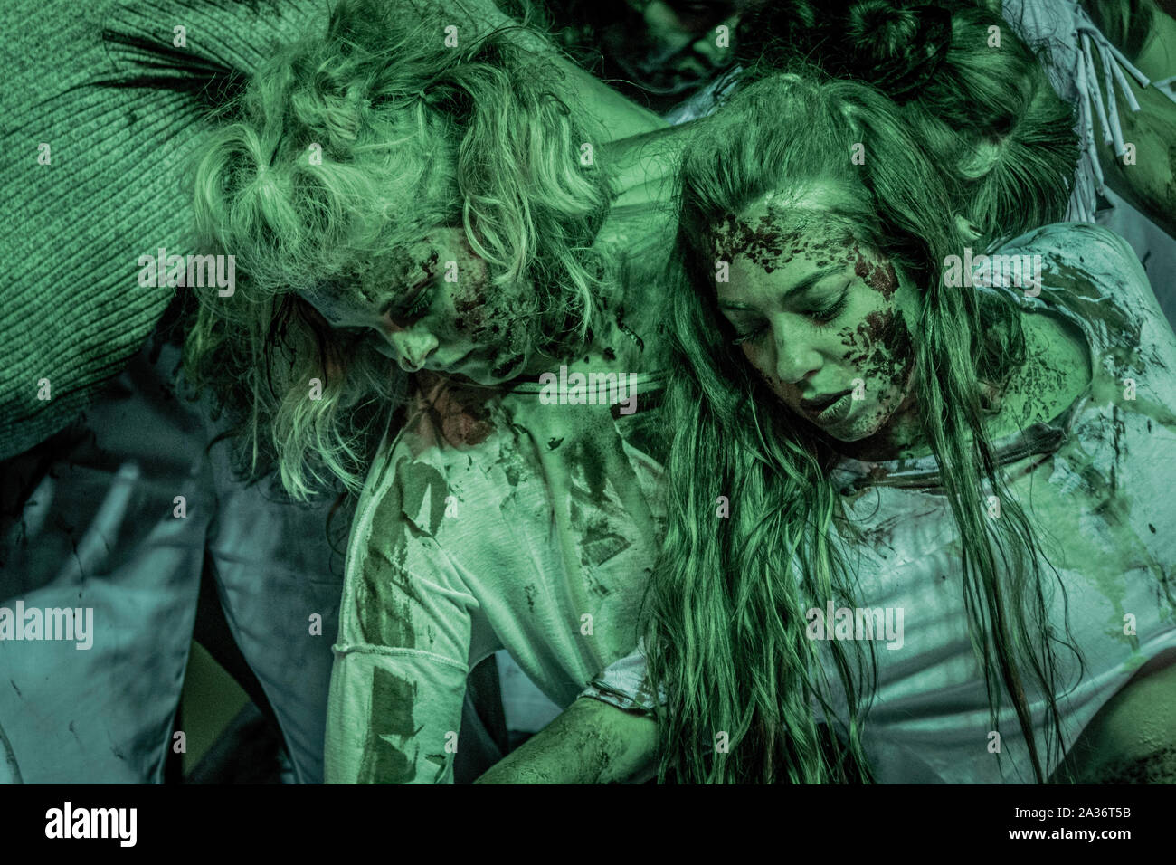 SITGES BARCELONA CATALUÑA ESPAÑA 05/10/2019/ NOCHE DE ZOMBIES WALK desfilan por las calles de la población asustando hala gente Stock Photo