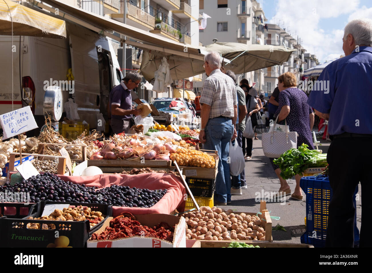 People shopping for their groceries at Ostuni Saturday Market Stock Photo