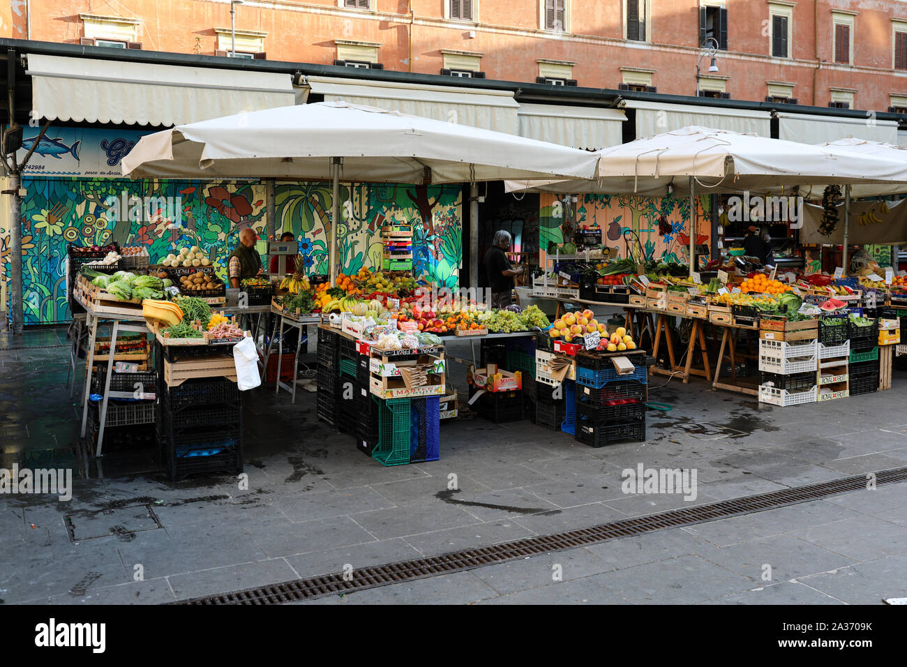 Mercato di San Cosimato - fruit and vegetable market - in Trastevere district of Rome, Italy Stock Photo
