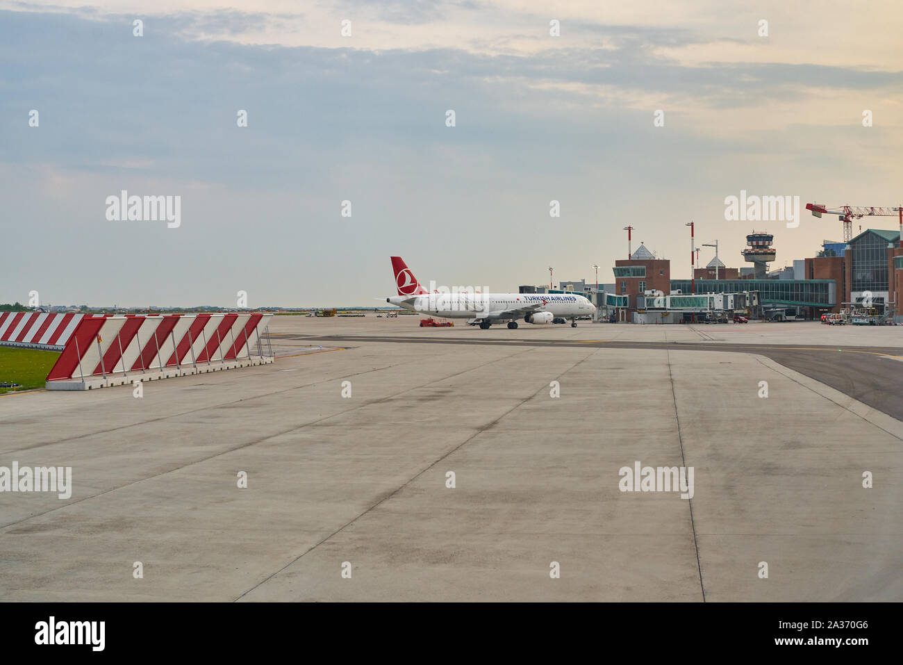 Marco polo airport plane hi-res stock photography and images - Alamy