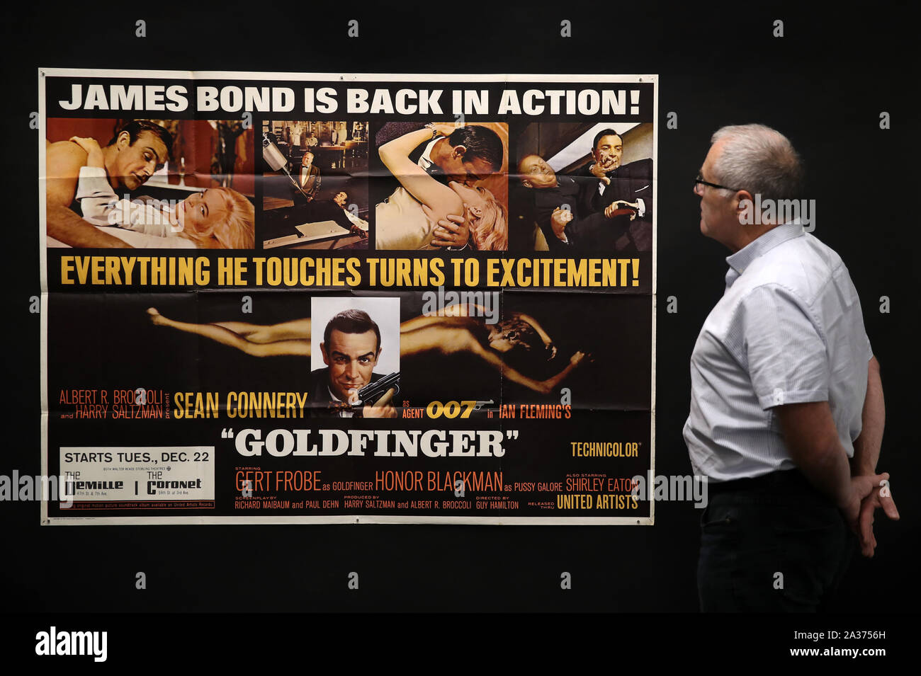 James bond poster goldfinger hi-res stock photography and images - Alamy, image size:1300x955