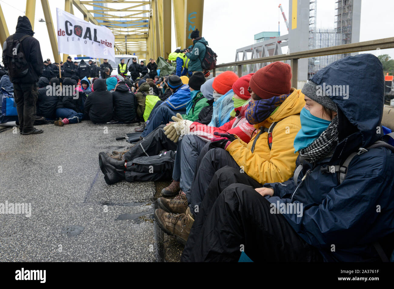 GERMANY, Hamburg , coal exit, end of fossil fuels, activists of deCOALonize europe block the Kattwyk bridge near coal power station Moorburg to protest against coal burning and hard coal imports from Colombia and Russia Stock Photo