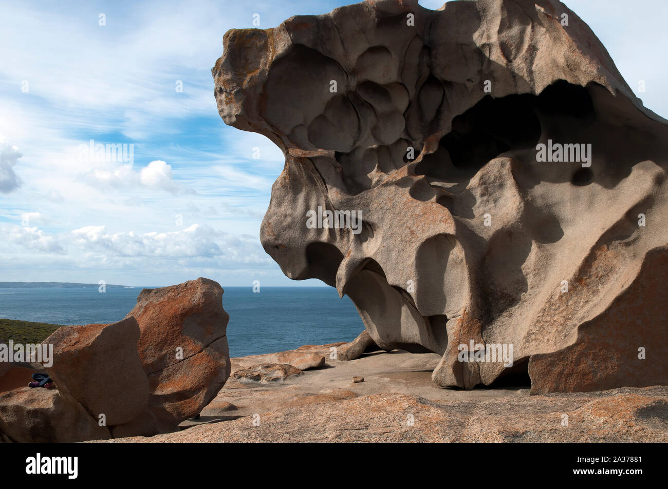 Kangaroo Island Australia, weather sculpted granite boulder at Remarkable Rocks with horizon over Southern Ocean in background Stock Photo