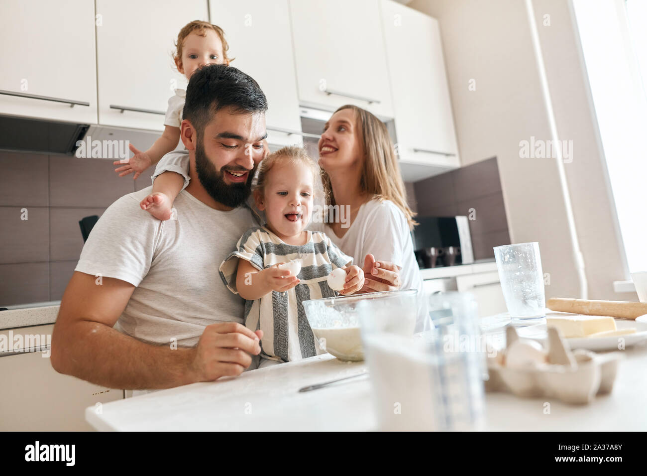 Girl sitting knees up smiling hi-res stock photography and images - Alamy