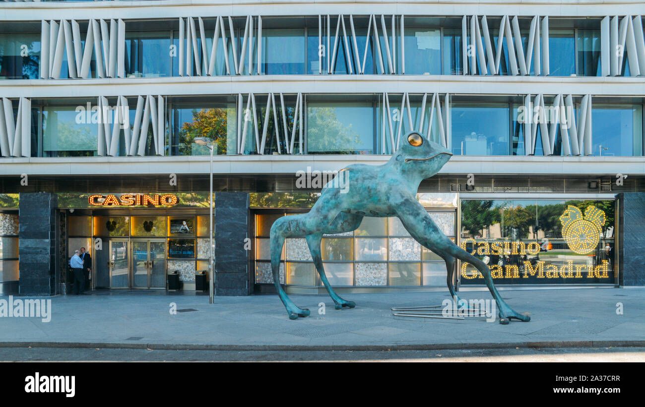 Sculpture in front of Gran Casino Madrid