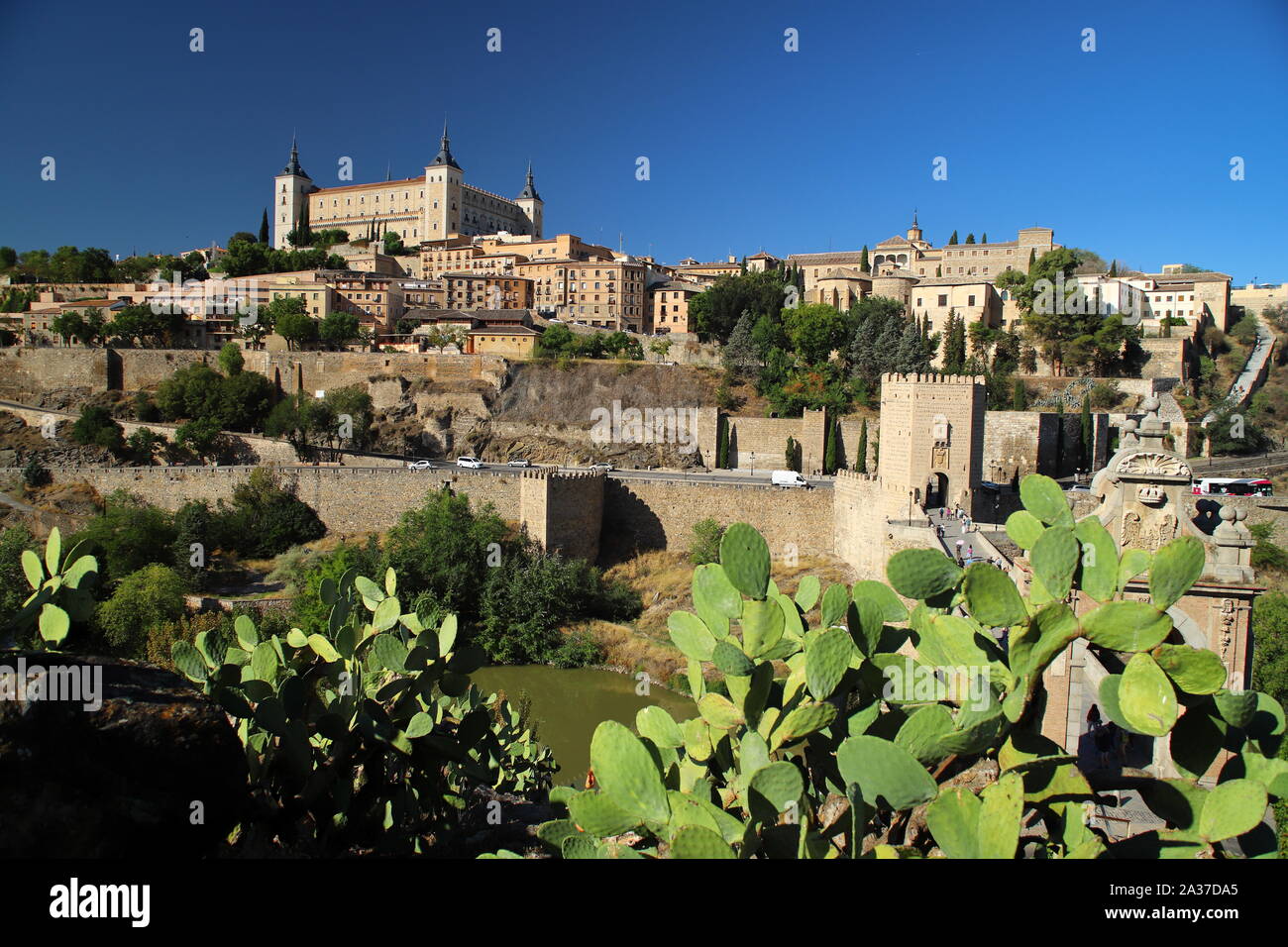 Panorámica de Toledo desde las inmediaciones del puente de alcántara Stock Photo