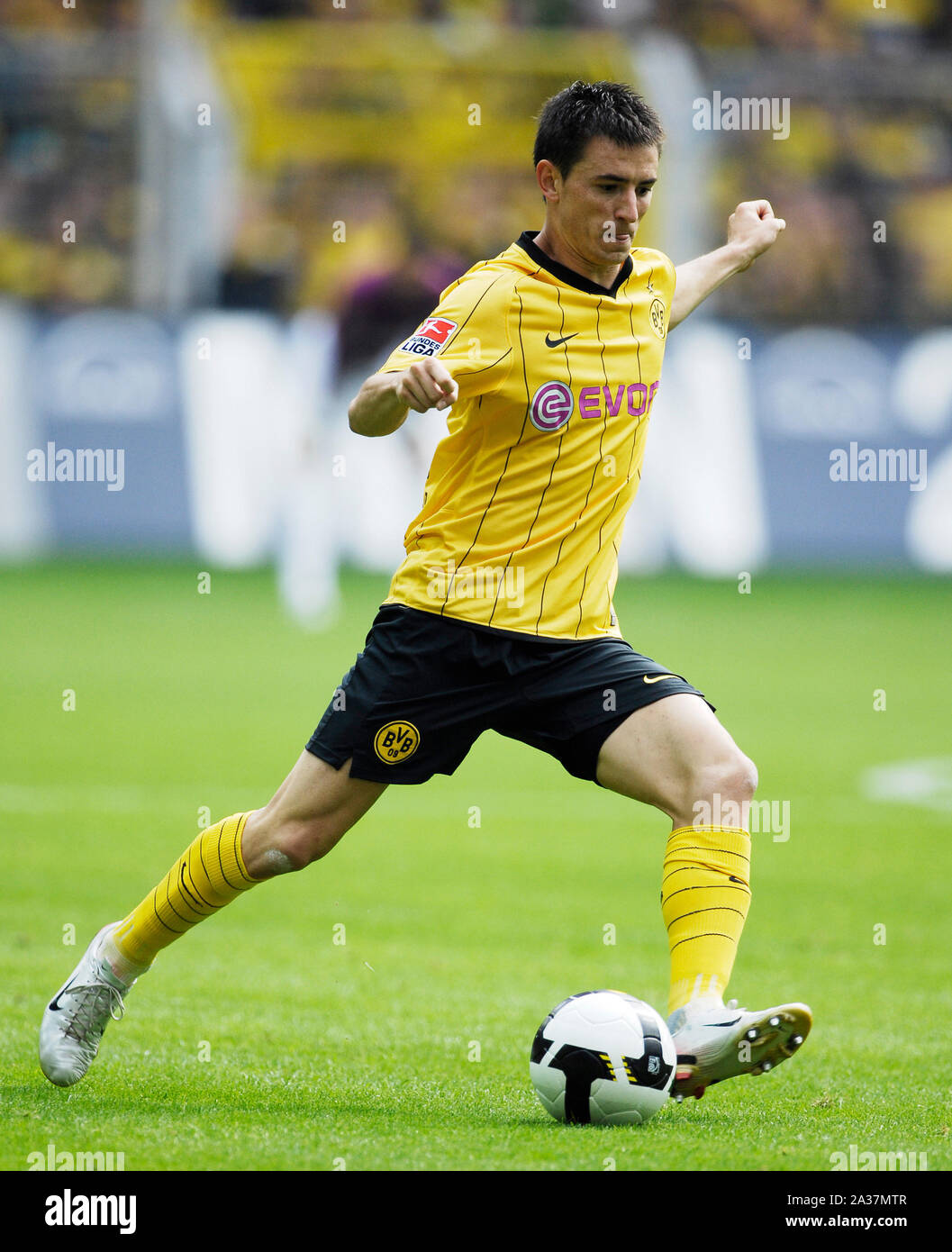 23.8.08, Fussball-Bundesliga, Borussia Dortmund-FC Bayern Muenchen 1:1; Antonio Rukavina [ © Michael Kolvenbach,            Im Kamp 25 , D-40667 Meerbusch , Deutschland    fax: +49(0)2132 911 605 , mobil: +49(0)171 541 8504 |||||||  Bankverbindung:         Deutsche Bank Duesseldorf ,       Kto.: 0436535 , BLZ: 300 700 24 , BIC: DEUTDEDBDUE , IBAN: DE78300700240043653500 ,       St.Nr.: 122/5023/2039 ,       Finanzamt Neuss II ,        MwSt. Satz: 7% ,       E-mail: mikol@kolvenbach-photo.de , Foto ist honorarpflichtig, Bei Verwendung des Fotos ausserhalb journalistischer Zwecke bitte Rücksprac Stock Photo