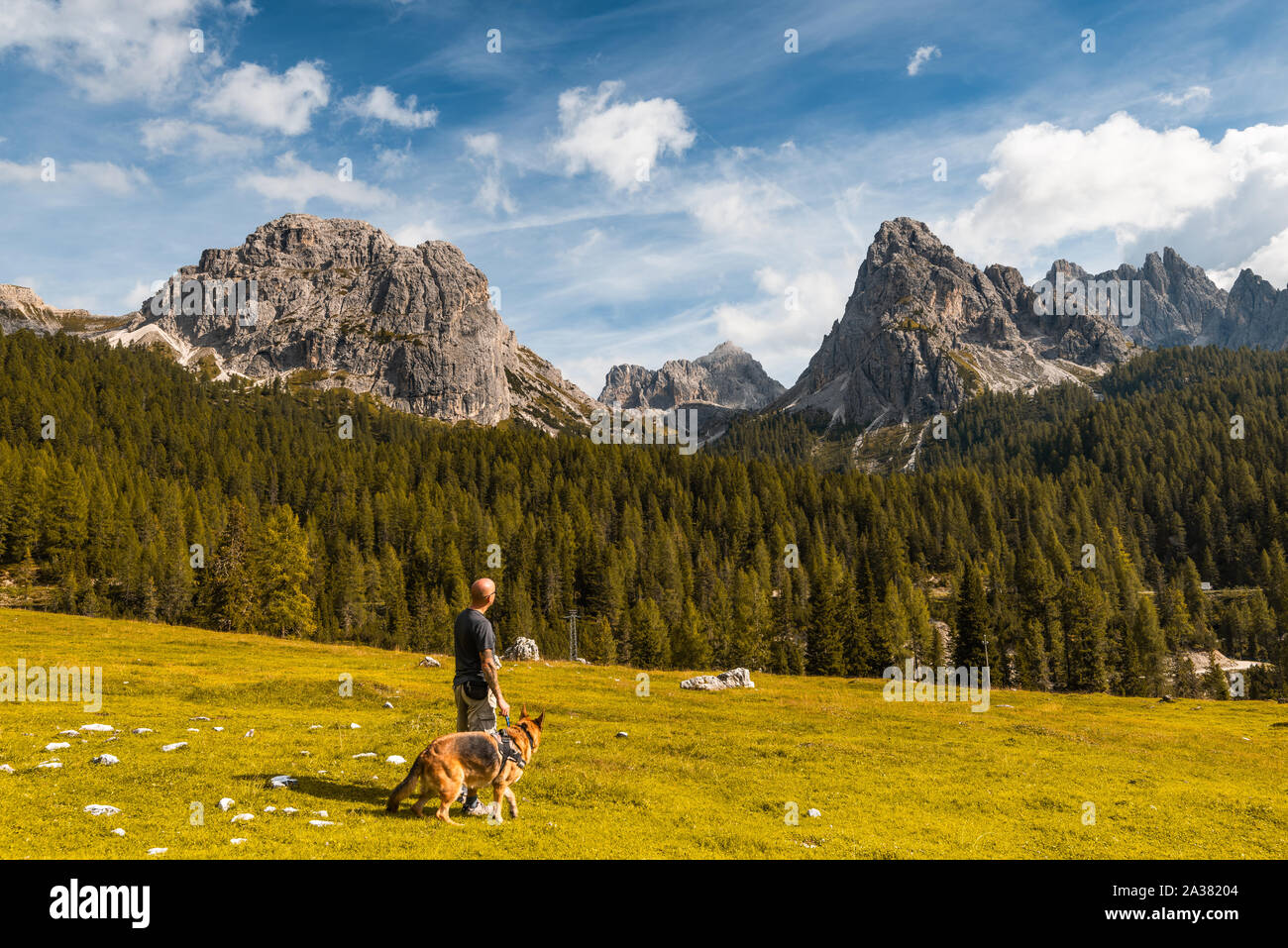 Friends hiking dolomites hi-res stock photography and images - Alamy