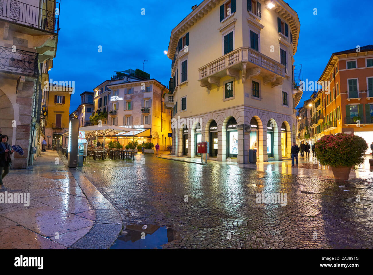 Verona Italy June 12 Louis Vuitton Stock Photo 459867070