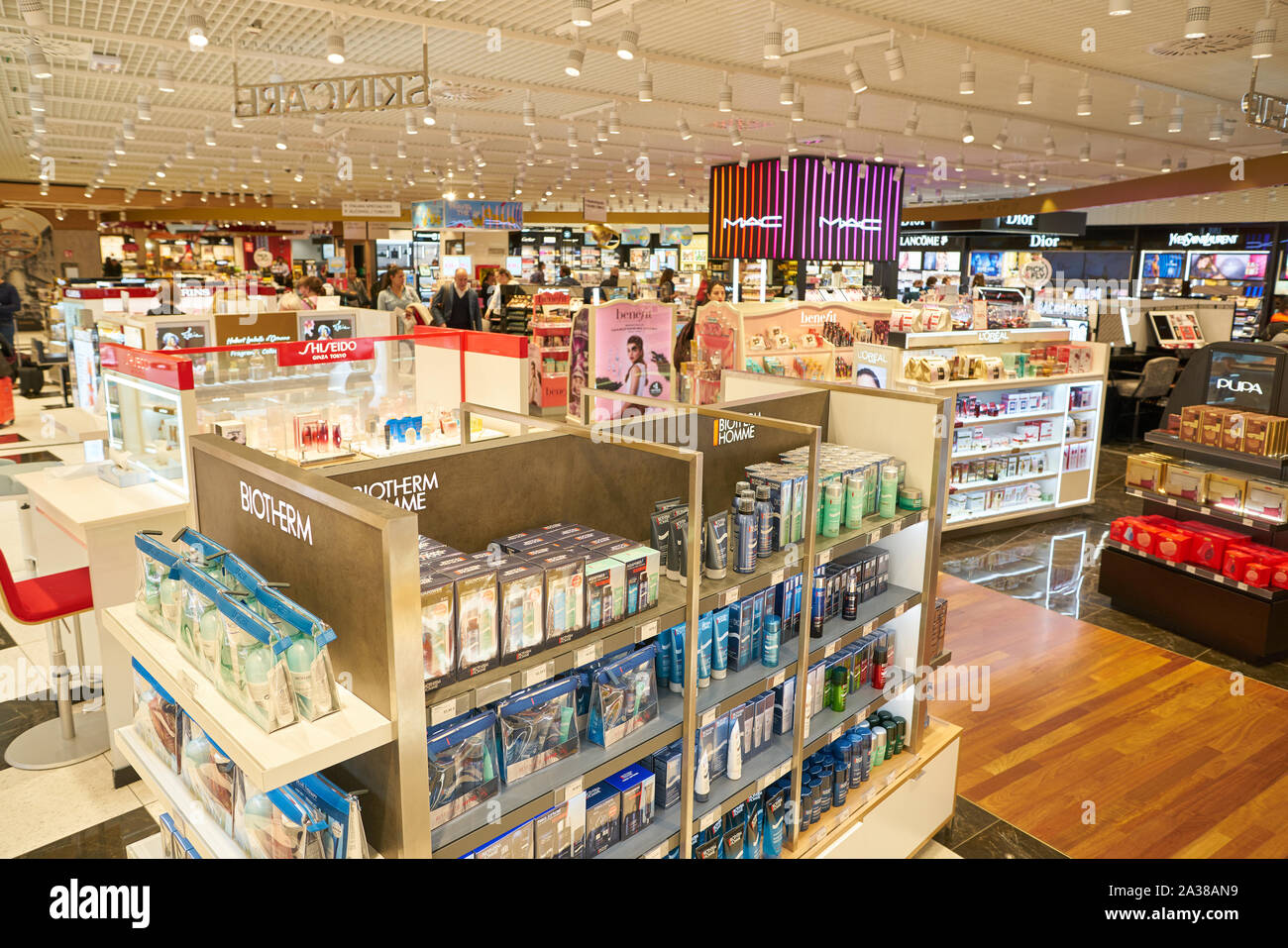 Duty free airport italy hi-res stock photography and images - Page 4 - Alamy