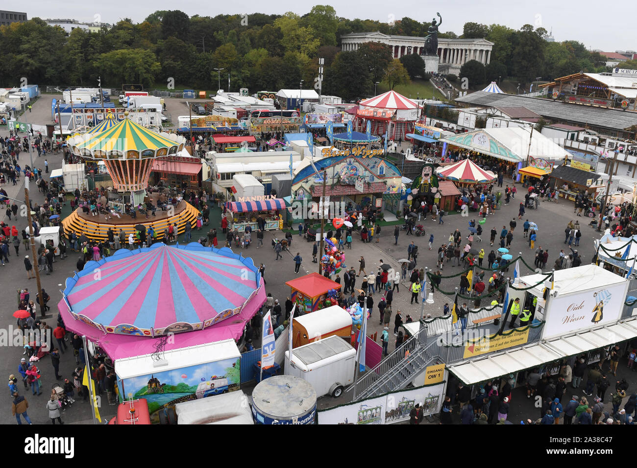 Munich, Germany. 06th Oct, 2019. The 'Oide Wiesn' can be seen from the Ferris wheel. The Oktoberfest ends on this Sunday. Credit: Felix Hörhager/dpa/Alamy Live News Stock Photo