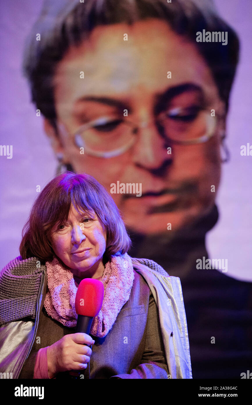 London, UK. 5th Oct, 2019. Nobel laureate, journalist and author Svetlana Alexievich speaks after receiving the RAW in WAR Anna Politkovskaya Award 2018, at a ceremony in London Saturday October 5. Alexievich received the award for speaking out about injustices in the post-Soviet space. The award in memory of journalist Anna Polikotkovskaya who was murdered in 2006 is presented annually, by the Reach All Women in WAR (RAW in WAR) charity to a female human rights defender from a conflict zone. Photograph Credit: Luke MacGregor/Alamy Live News Stock Photo