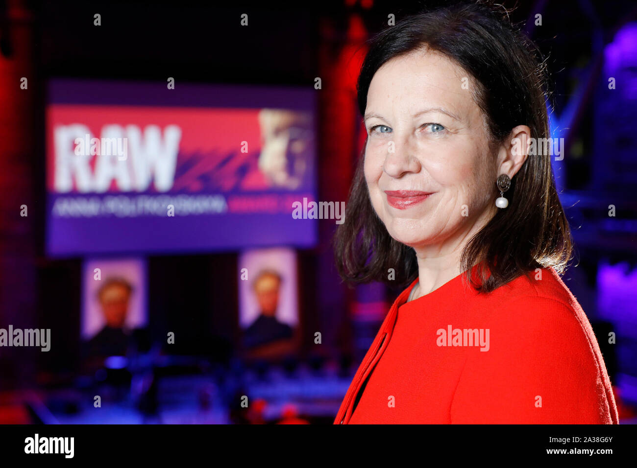 London, UK. 5th Oct, 2019. BBC journalist Lyse Doucet, poses before the RAW in WAR Anna Politkovskaya Award 2018 ceremony in London Saturday October 5. Alexievich received the award for speaking out about injustices in the post-Soviet space. The award in memory of journalist Anna Polikotkovskaya who was murdered in 2006 is presented annually, by the Reach All Women in WAR (RAW in WAR) charity to a female human rights defender from a conflict zone. Photograph Credit: Luke MacGregor/Alamy Live News Stock Photo