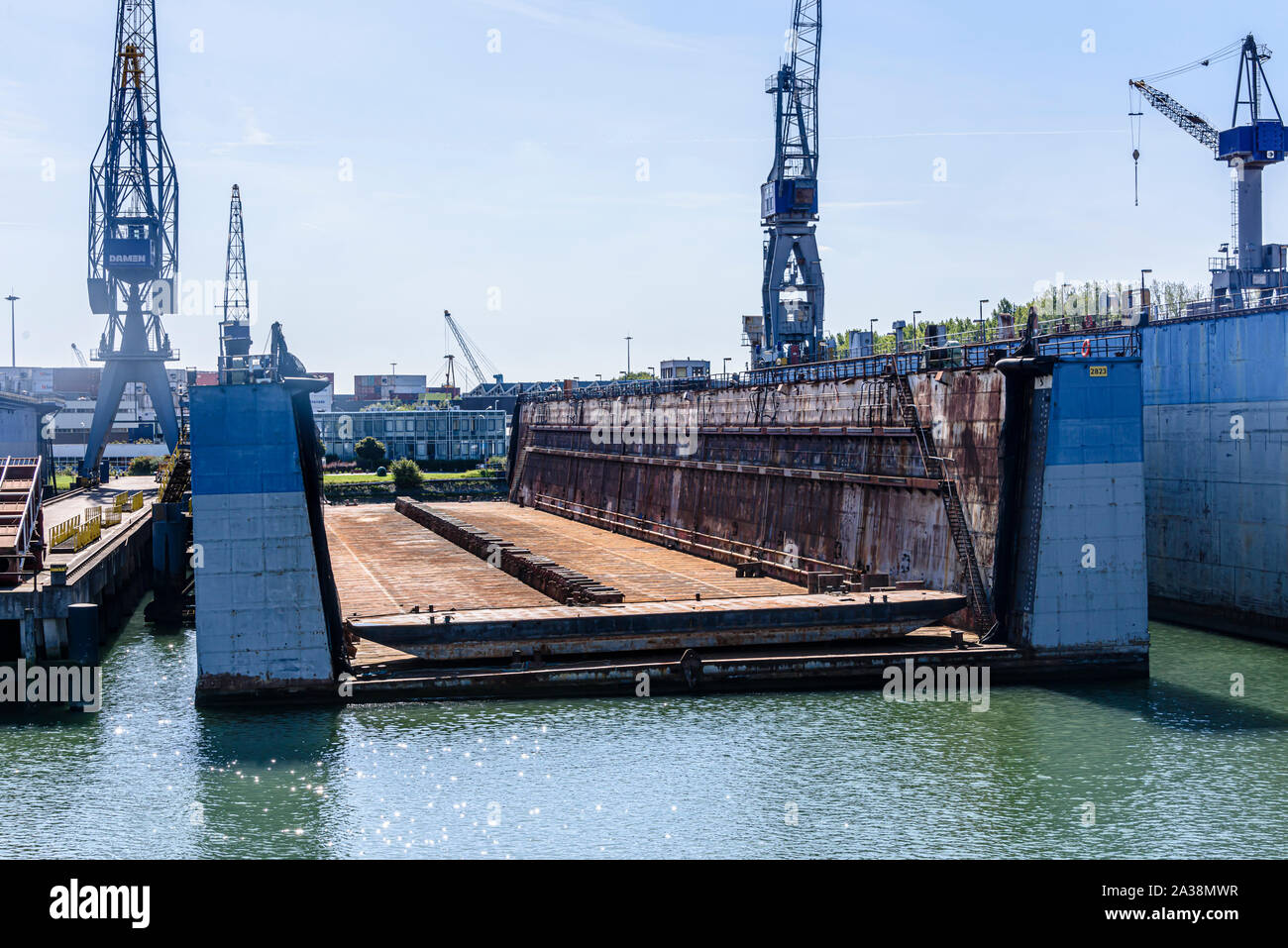 Repair rotterdam hi-res stock photography and images - Alamy