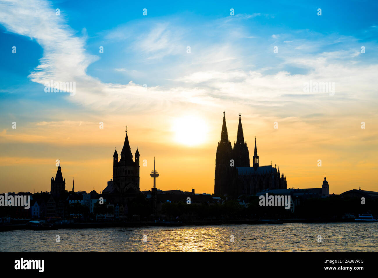 Kölner Dom bei Sonnenuntergang Stock Photo