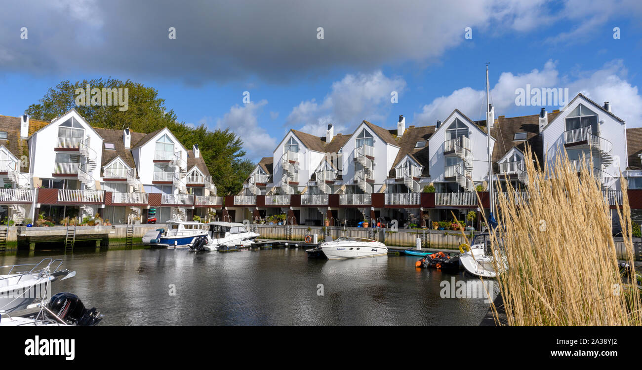 Waterside buildings quay hires stock photography and images Alamy