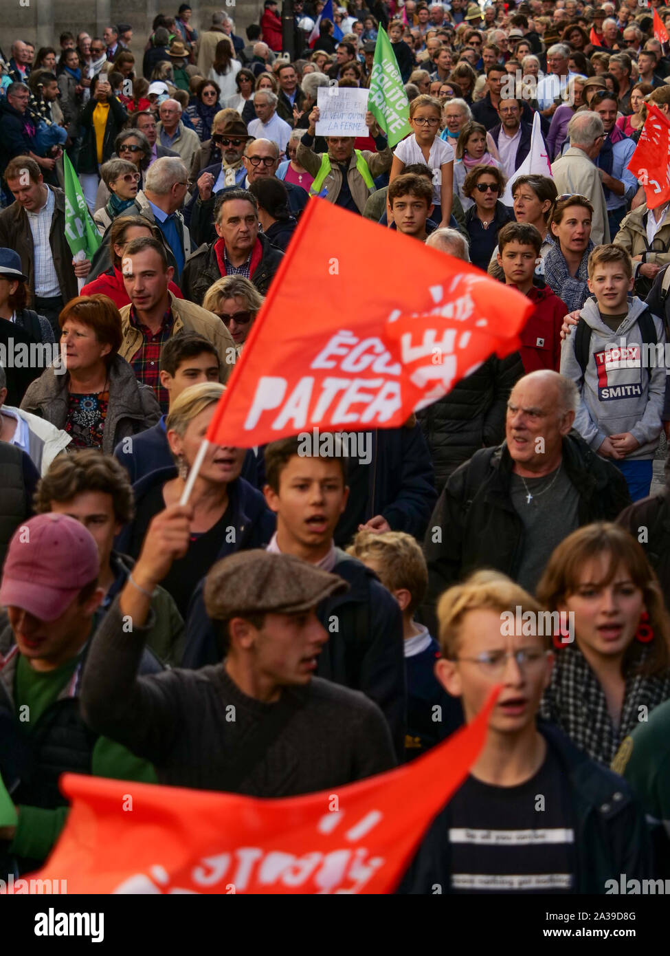 Protestation pour enfants hi-res stock photography and images - Alamy