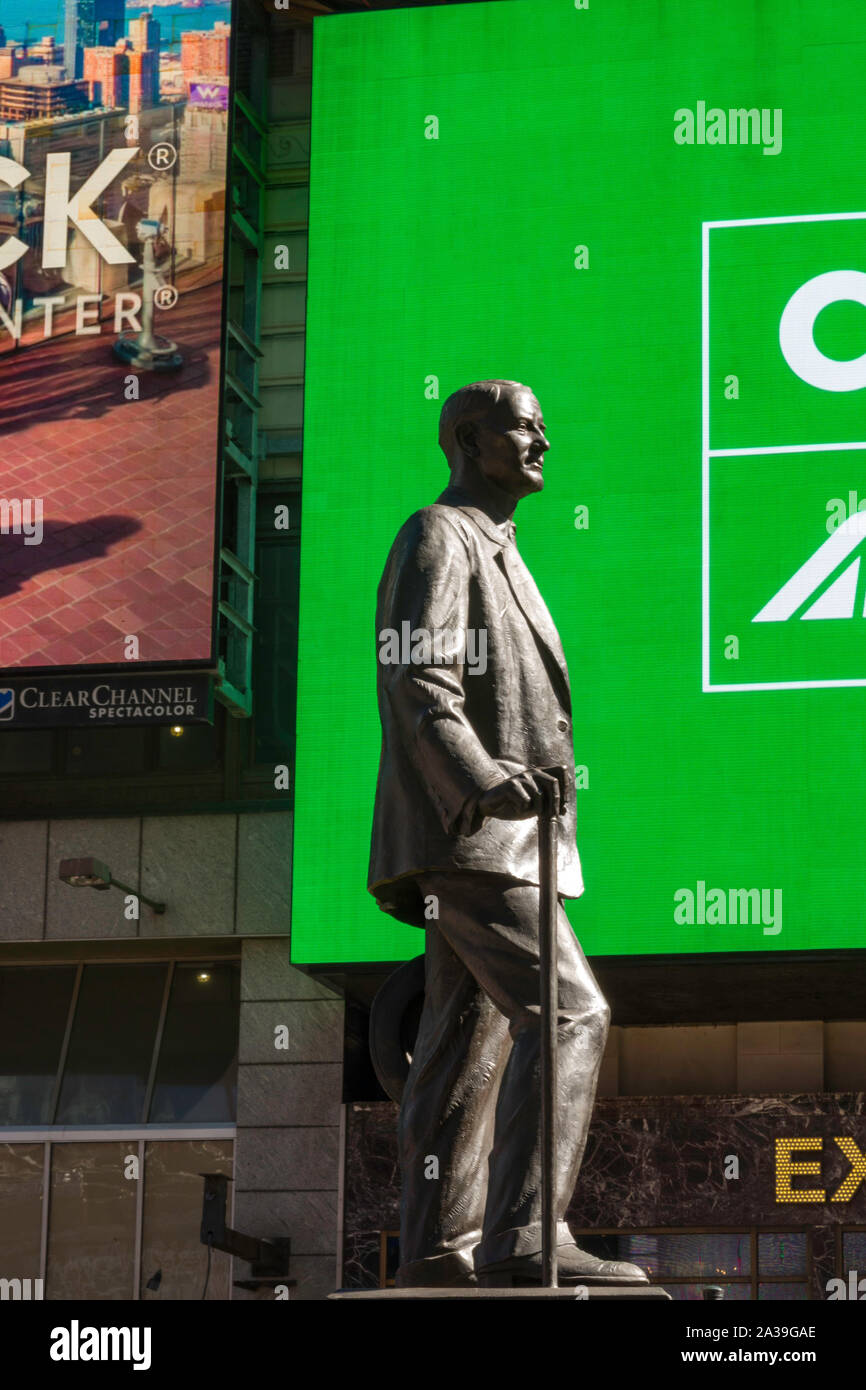 George M. Cohan Statue, Father Duffy Square, NYC Stock Photo