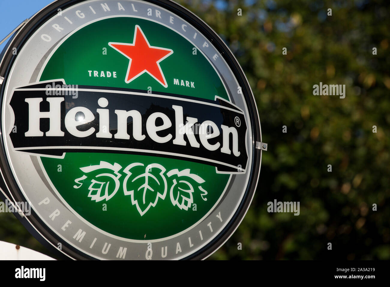 Heineken Logo High Resolution Stock Photography and Images - Alamy